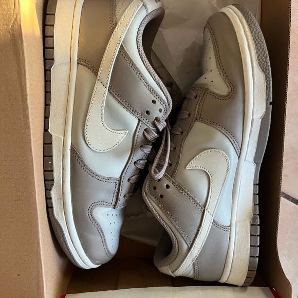 Women’s Dunk Low “Moon Fossil” - Picture 4 of 5